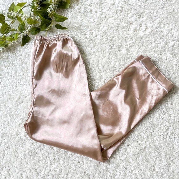 💫 Satin Long Sleeve Pajama SET 💫 - Picture 6 of 7